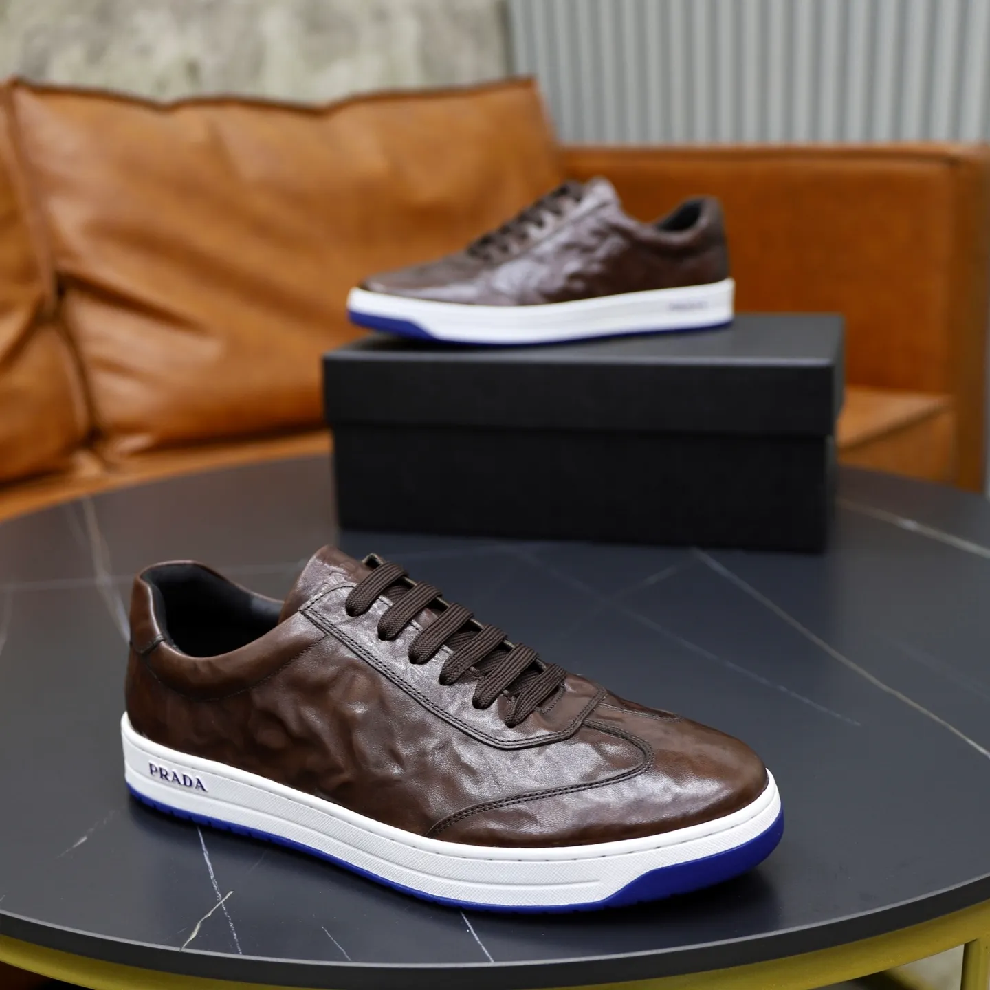 Factory price: 💰640 Prada classic men’s lace-up casual shoes | Imported cowhide upper | Upper stitching layered design, light and breathable | Soft and comfortable | Decorated with PRADA letters on the side | Distinctive sports style, showing the brand style | Lightweight concave and convex pattern rubber soles | Matched with cowhide foot pad lining | Excellent foot feel, fashionable and elegant | Size: 38-44 (45 customized)